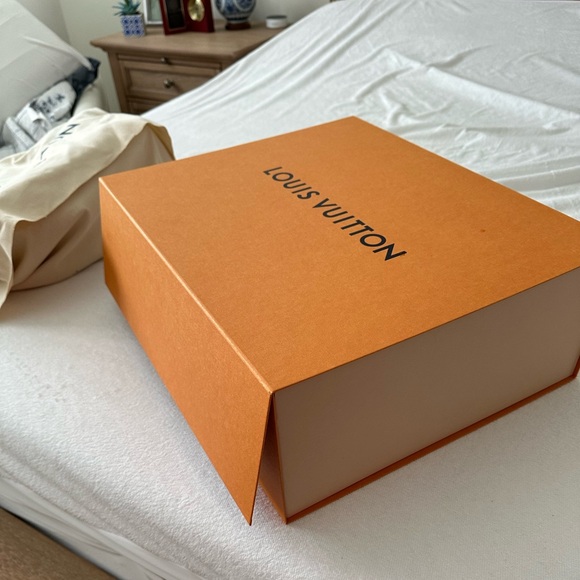 Authentic Louis Vuitton Khaki Green Lin Montsouris GM Backpack and box - Picture 9 of 11